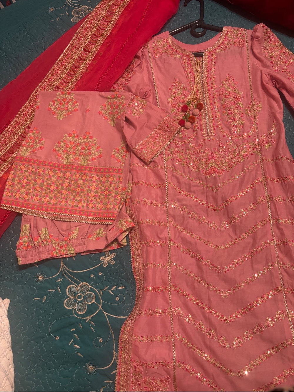Embroidered Pink Long-Sleeve Women's Dress with Contrasting Dupatta - Picture 9 of 10
